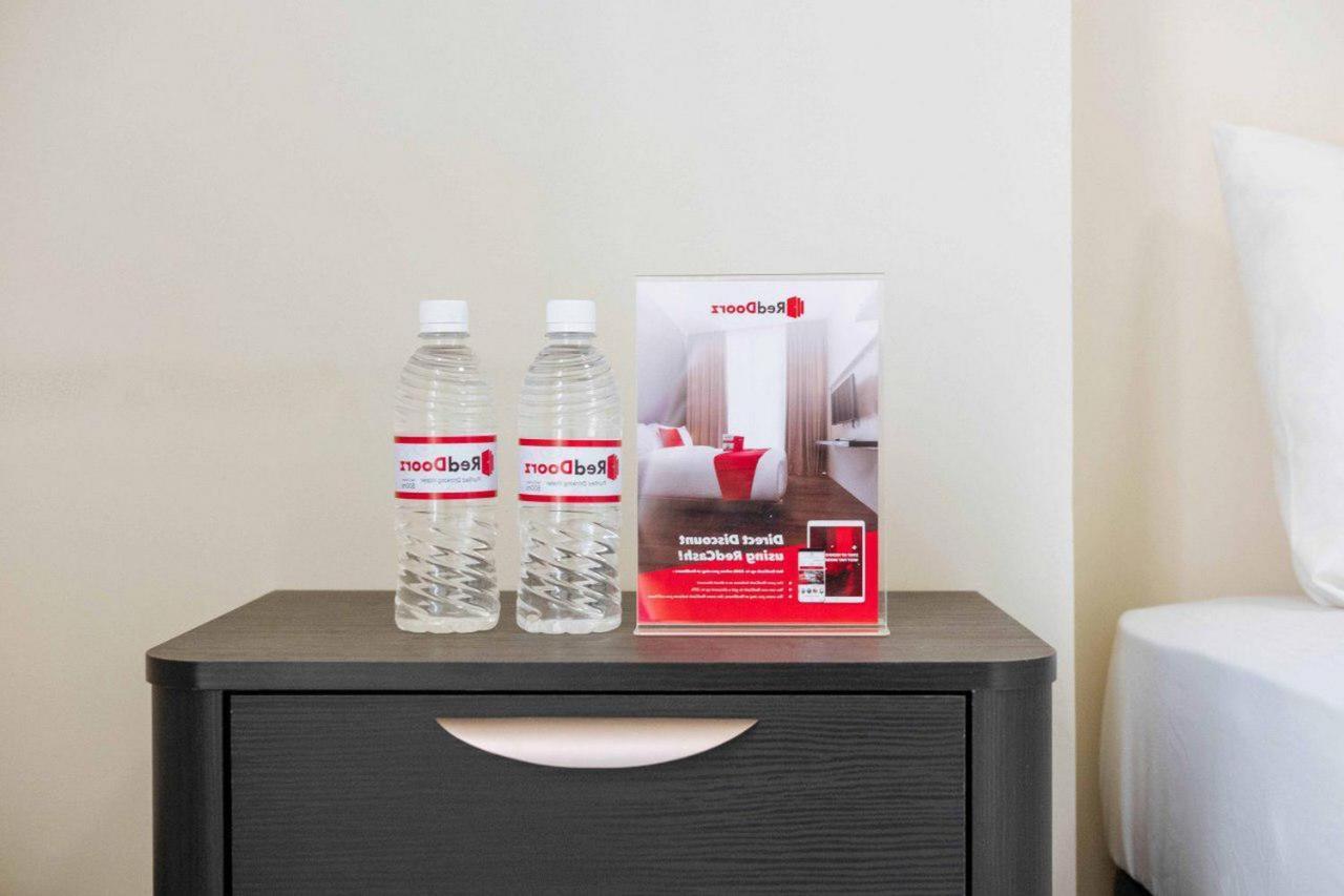 Reddoorz @ Jalan Brigjend Katamso Medan 2 Hotell Exteriör bild