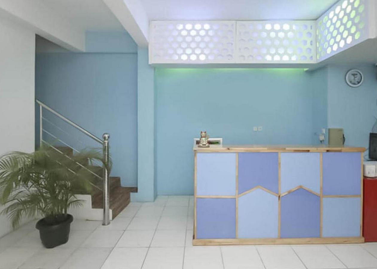 Reddoorz @ Jalan Brigjend Katamso Medan 2 Hotell Exteriör bild