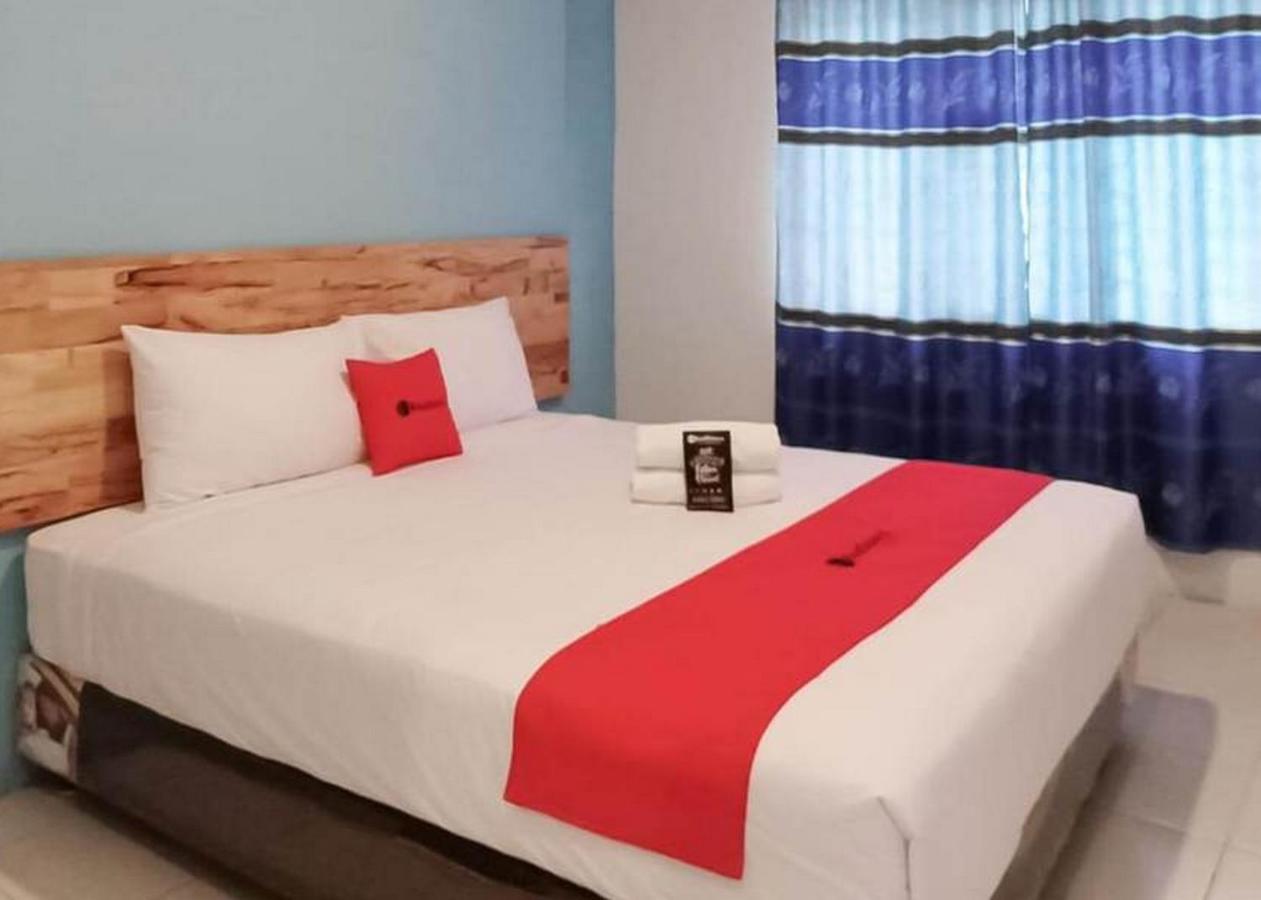 Reddoorz @ Jalan Brigjend Katamso Medan 2 Hotell Exteriör bild